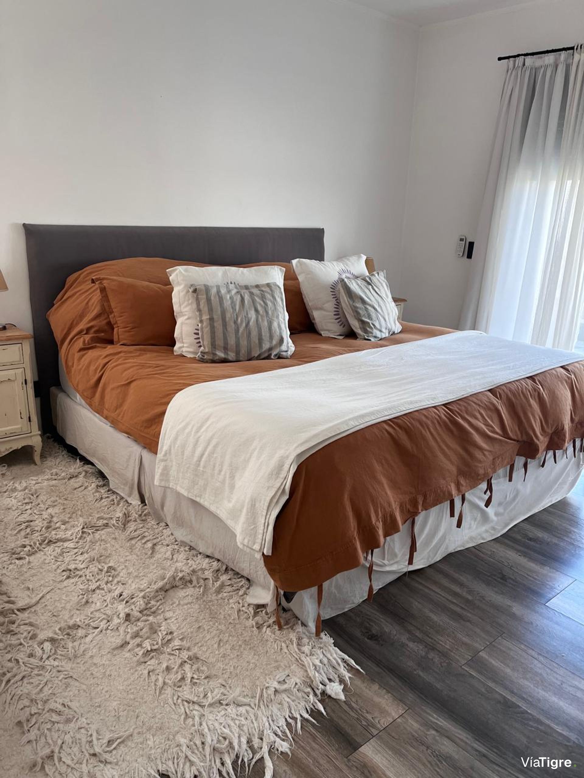 Casa 4 amb. con pileta y bajada a la laguna