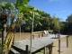 muelle frente al rio